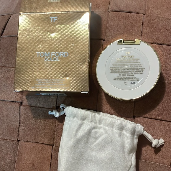 Tom Ford Soleil Glow Tone Up Foundation 9.0 Deep Bronze - Picture 4 of 4